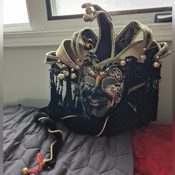 Black And Gold Venitian Carnival Masquerade Jester Mask - Picture 2 of 10